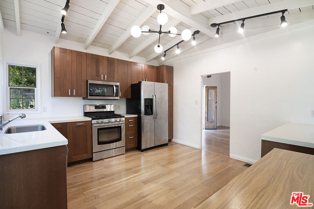 Building Photo - 731 San Vicente Blvd