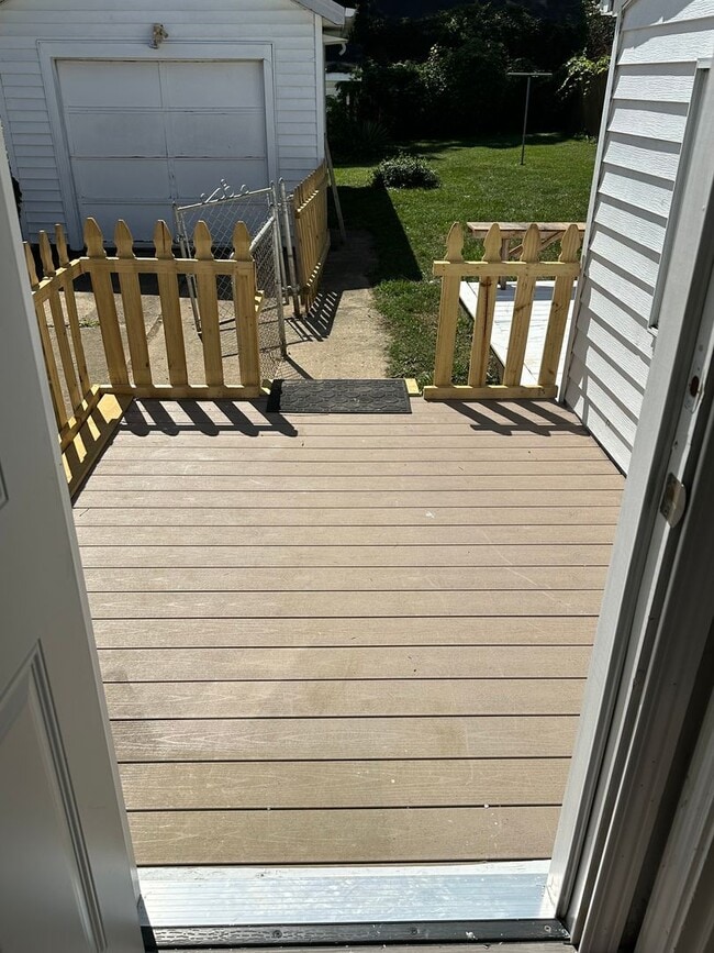 Building Photo - BEAUTIFUL 2 BEDROOM 1 BATH NEWLY REMODELED-- PRIME LOCATION!!!