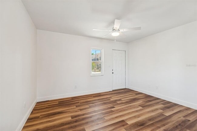 Building Photo - 14919 N Bayshore Dr