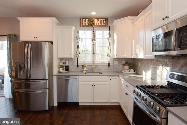 Building Photo - 326 W Hamlin Ave