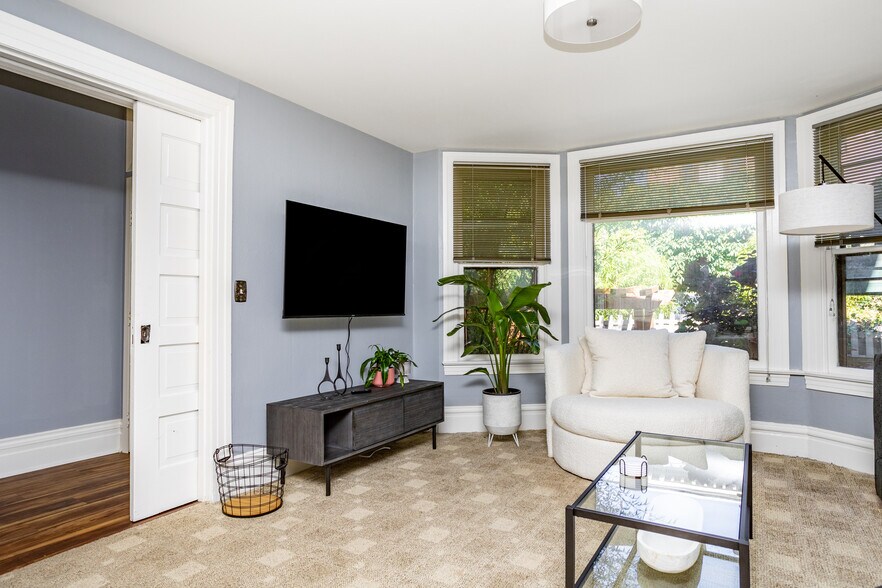 Building Photo - 1629 13th Ave