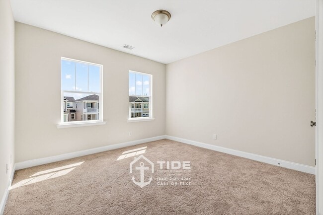 Building Photo - Modern Comfort & Easy Living in Goose Creek