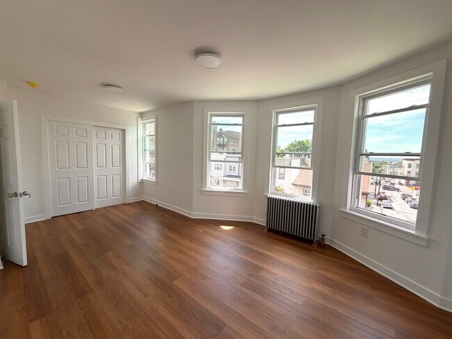 Building Photo - 36 Van Reypen St