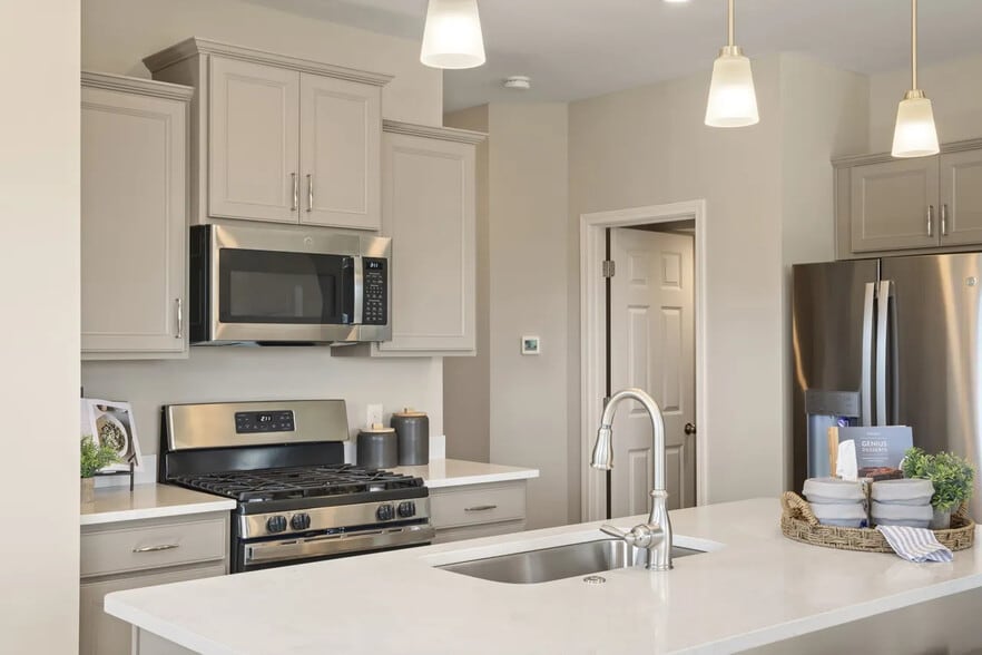 Building Photo - 5567 Eagle Ct