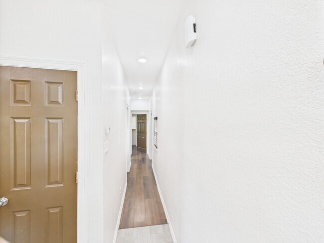 Building Photo - 21613 Erika Ct
