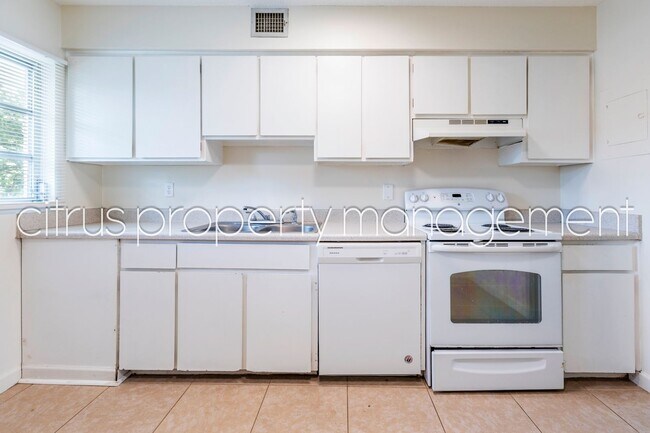 Building Photo - McLean Fairway 3022D