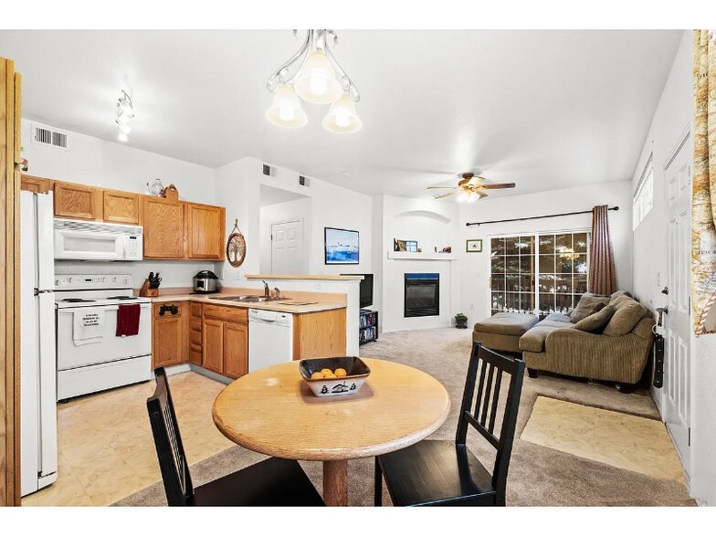 Building Photo - 3002 W Elizabeth St