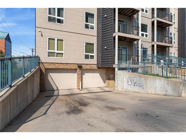 Building Photo - 2600 University Ave SE