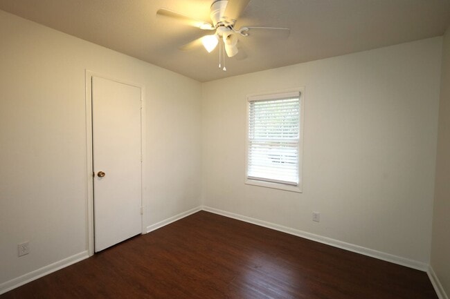 Building Photo - 608 S College St