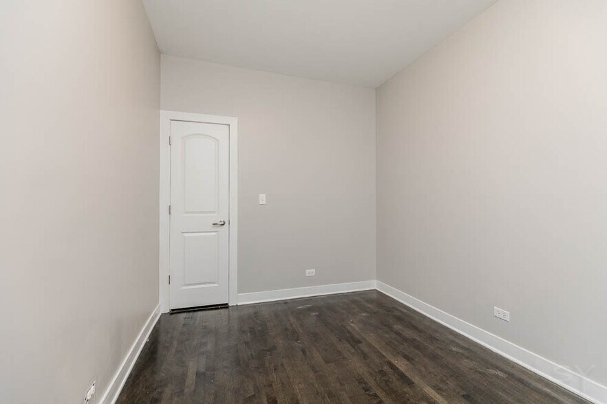Building Photo - 2200 N Kenneth Ave