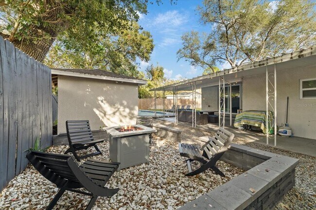 Building Photo - 1504 E McBerry St