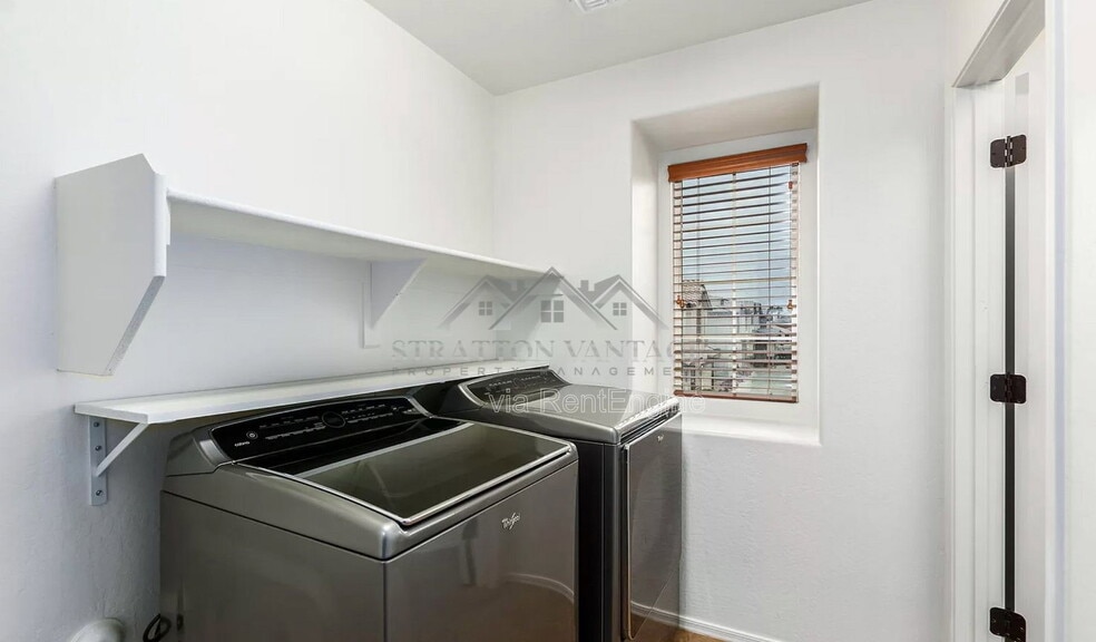 Building Photo - 2873 E Binner Dr