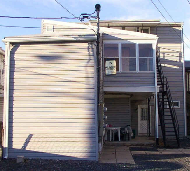 Building Photo - 69 W Main St