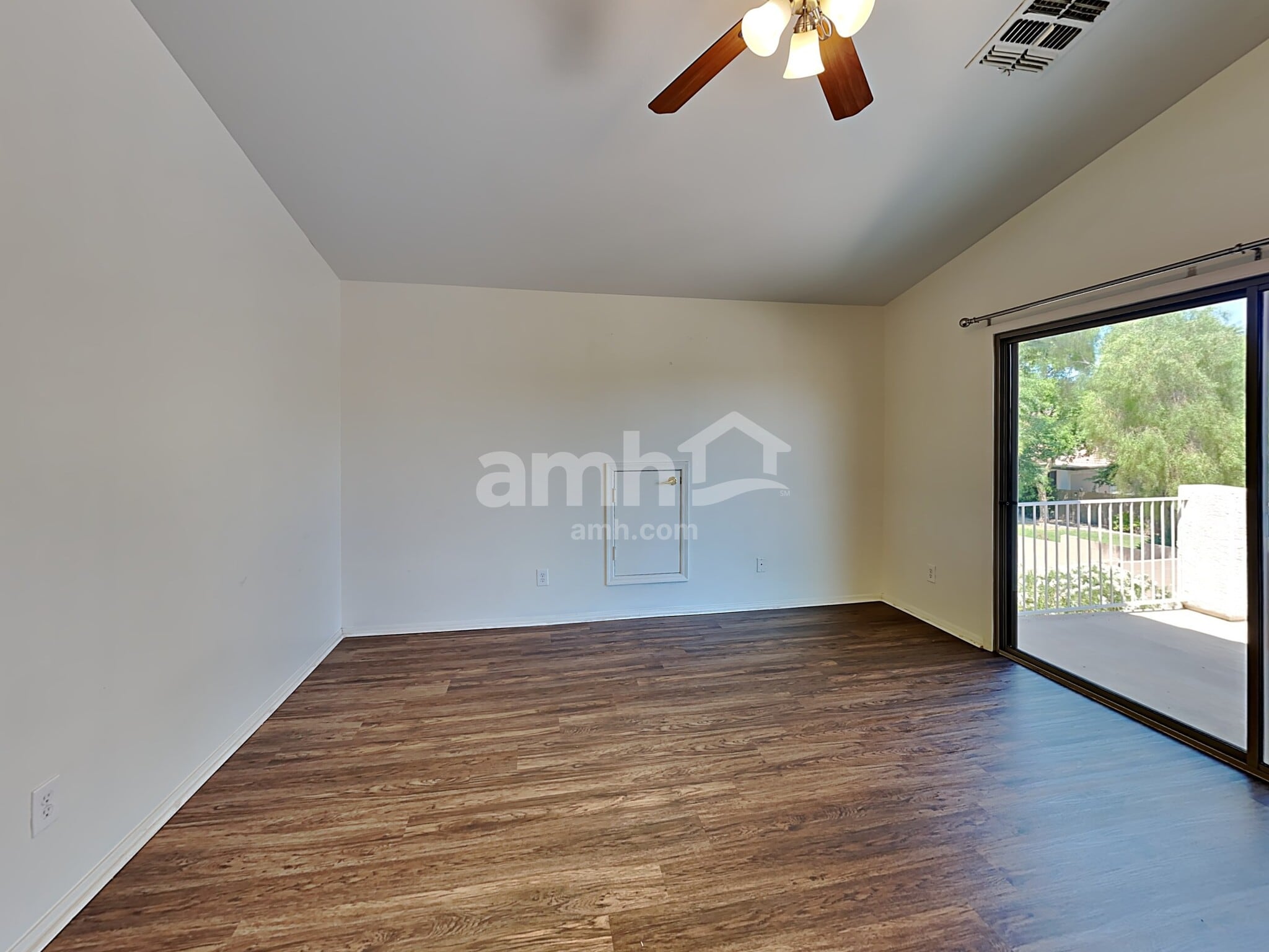 Building Photo - 9428 W Riverside Ave