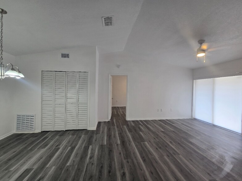 Building Photo - 5232 Via Hacienda Cir