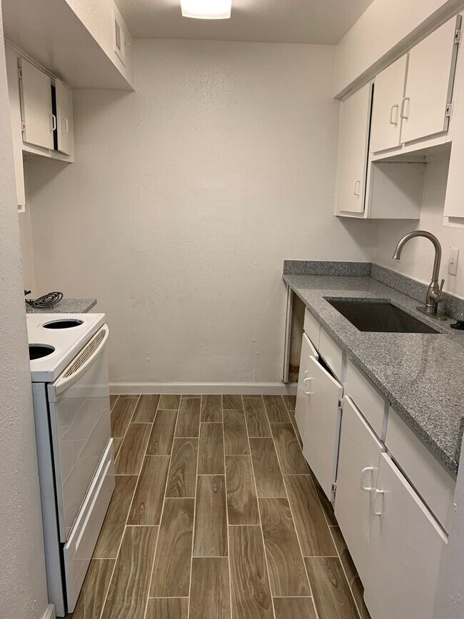 Primary Photo - 2 Bedrooms / 2 Baths updated first floor c...