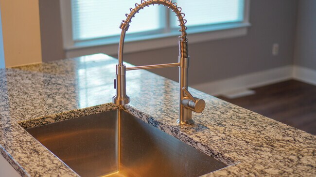 Building Photo - 1218 Bainbridge St