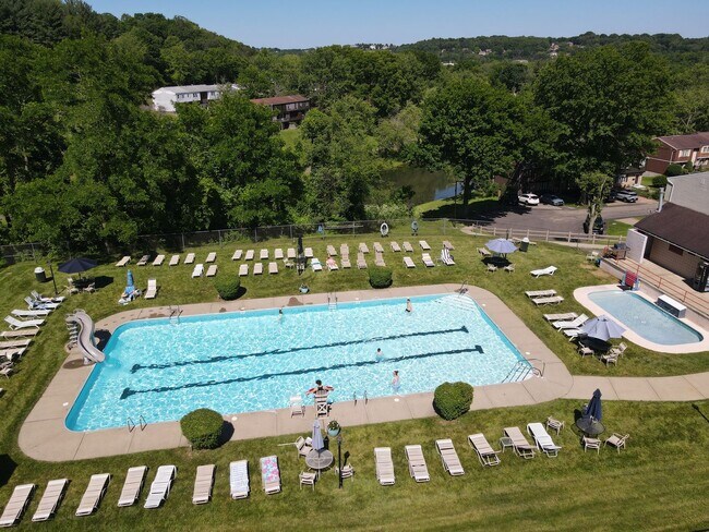 Building Photo - Recently Updated Home in Canonsburg!