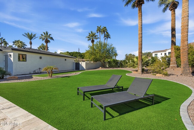 Building Photo - 4601 N Royal View Dr