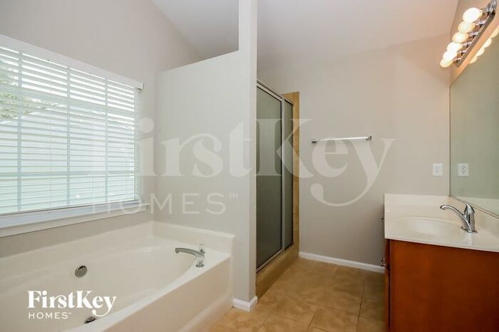 Building Photo - 105 Meandering Way Ln