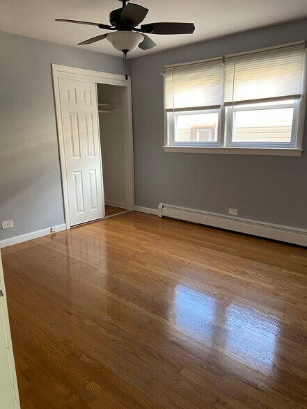 Building Photo - 3520 W 59th St