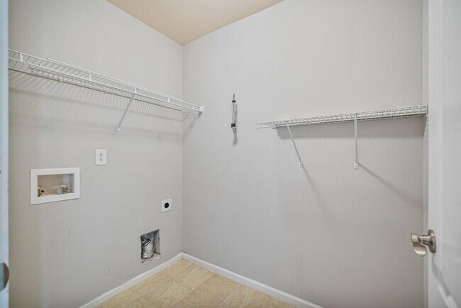 Building Photo - 3687 Vine Spgs