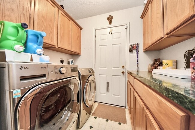 Building Photo - 1611 Bob White