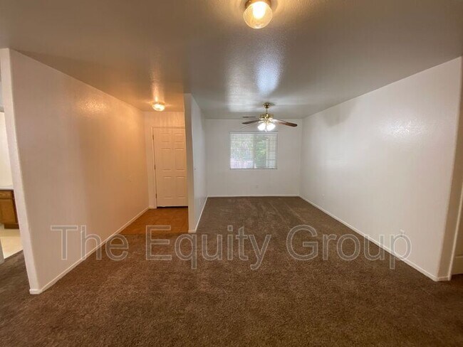 Building Photo - 3848 E Oak Ave