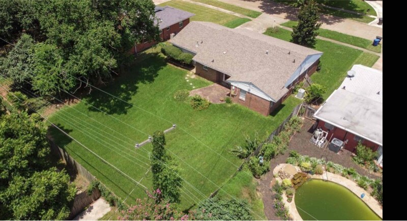 Building Photo - 885 S Gate Rd
