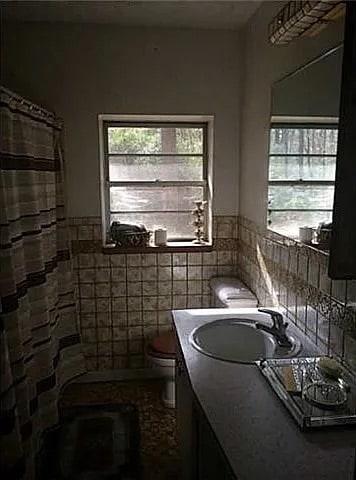 Building Photo - Room in Single Family Home on Veterans Memorial Hwy