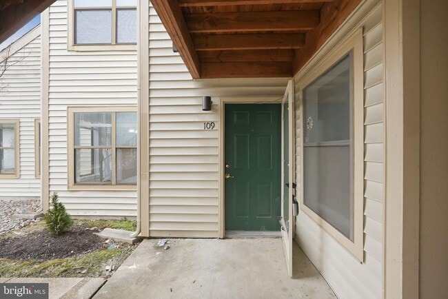 Building Photo - 13405 Shady Knoll Dr