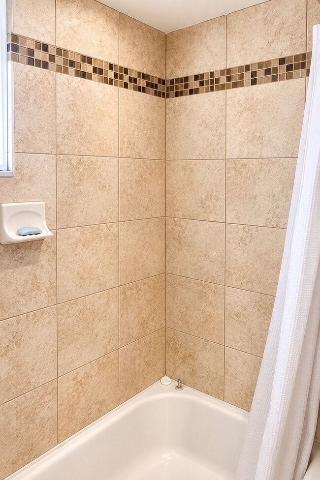 Building Photo - Room to Spread Out in This Pet-Friendly 2-Bedroom Home