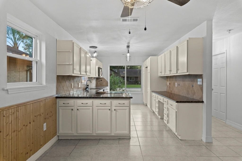 Building Photo - 1422 Delabrook Ct