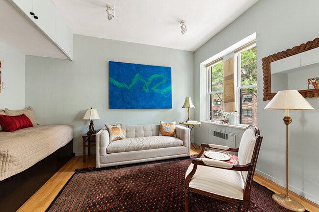 Building Photo - 24 W 90th St