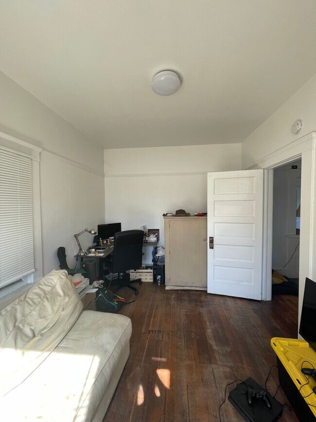 Building Photo - 292 Higuera St