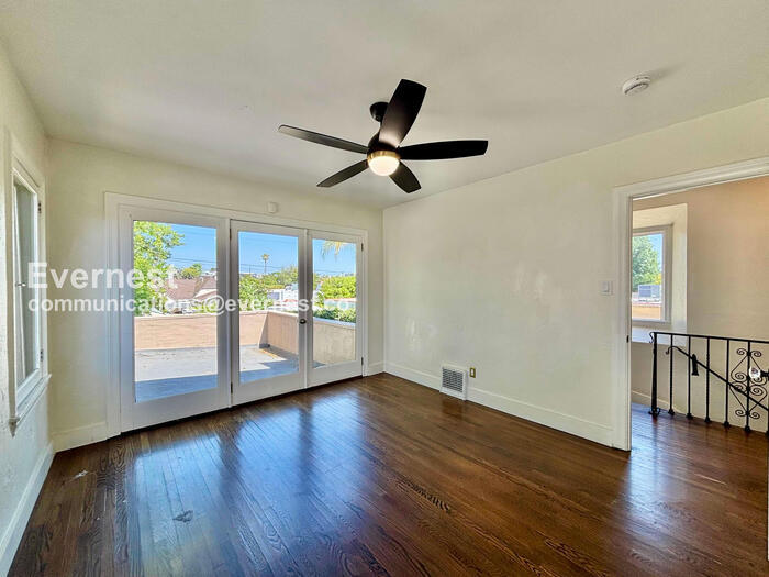 Building Photo - 132 N Crescent Heights Blvd