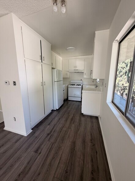 Building Photo - 5019 Klump Ave