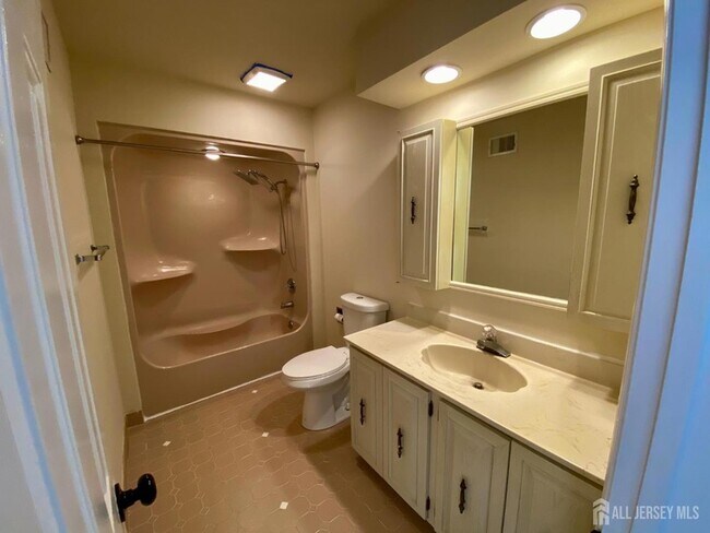 Building Photo - 22 Maddaket Ct