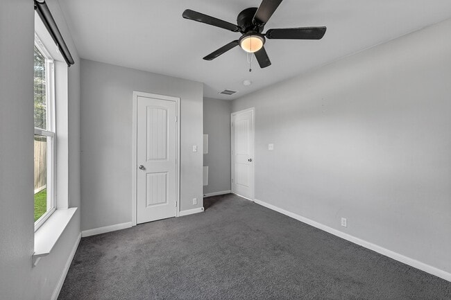 Building Photo - 6705 Sherwood Dr