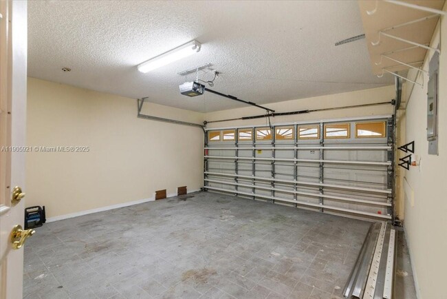 Building Photo - 17610 SW 4th Ct