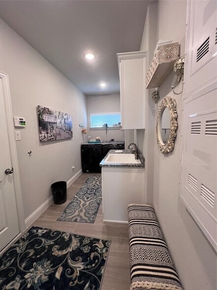 Building Photo - 9832 El Colina Dr