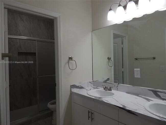 Building Photo - 320 SW 87th Ct