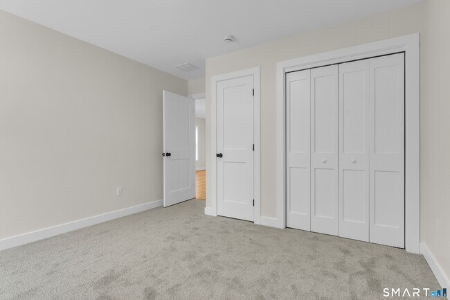 Building Photo - 31 Drive Way