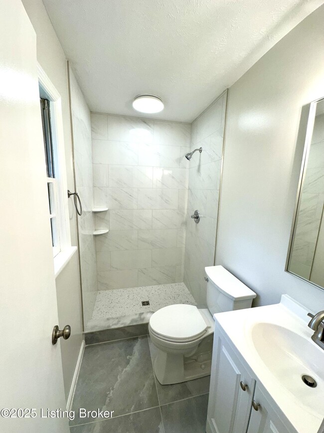 Building Photo - 6203 Lynnchester Dr