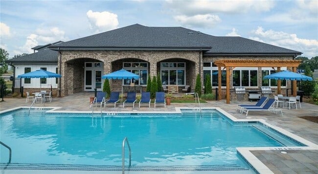 Building Photo - 100 Oakbrook Dr