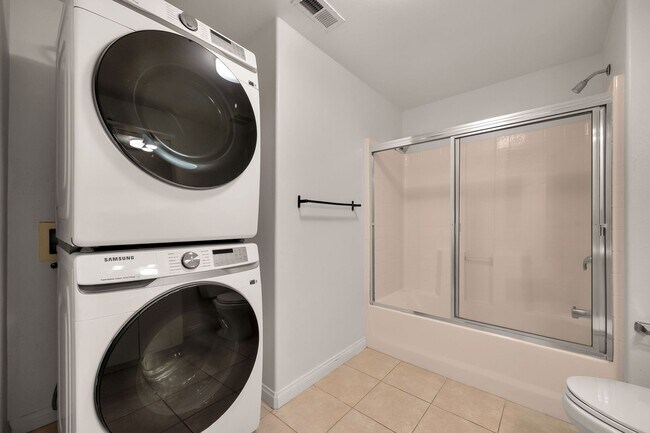 Building Photo - Gorgeous 3rd Floor Corner Unit in Summit Village Condominiums!