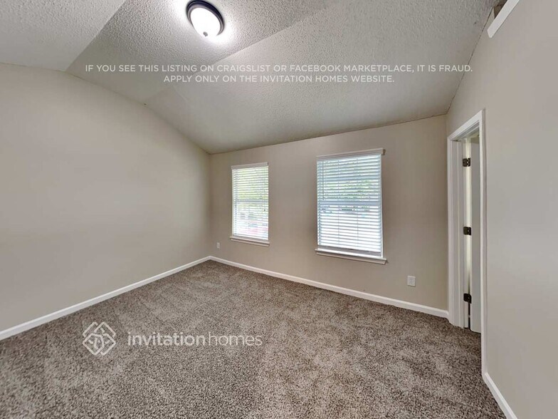 Building Photo - 135 Hidden Creek Dr