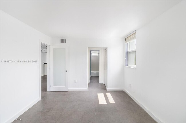 Building Photo - 1045 10th St