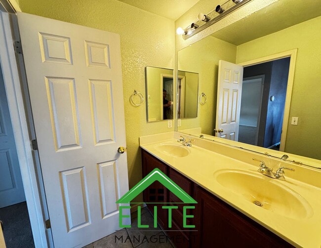 Building Photo - Home Located in the Highly Sought-after No...
