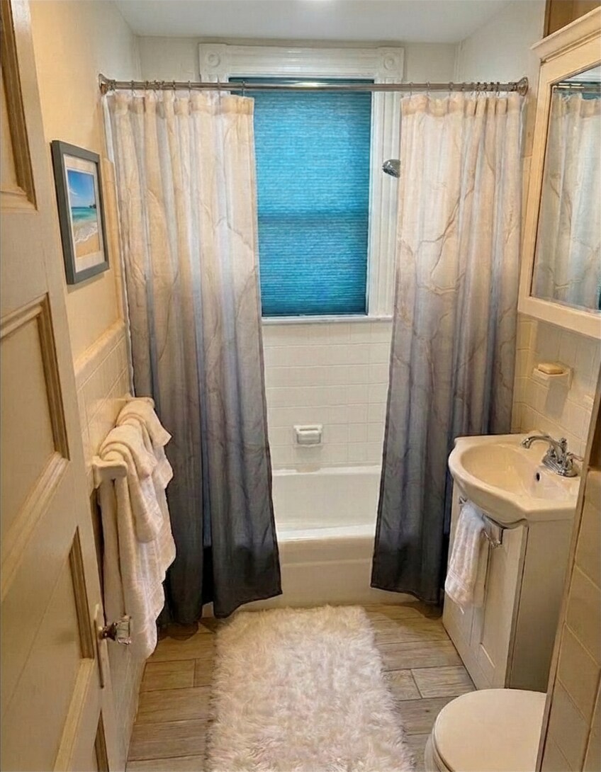 Bathroom - 610 Humphrey St